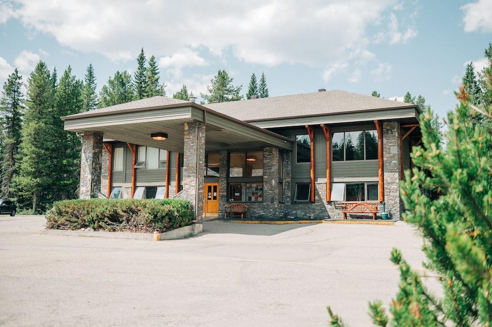 Mountaineer Lodge Lake Louise Exterior photo