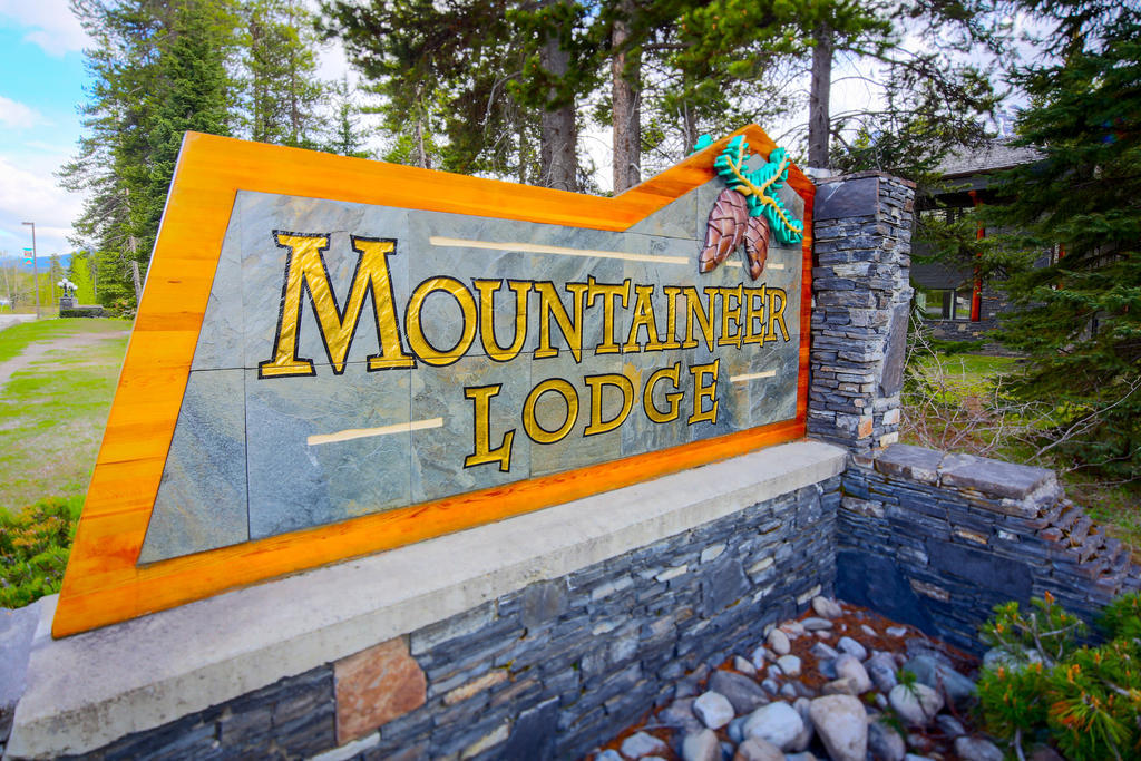 Mountaineer Lodge Lake Louise Exterior photo