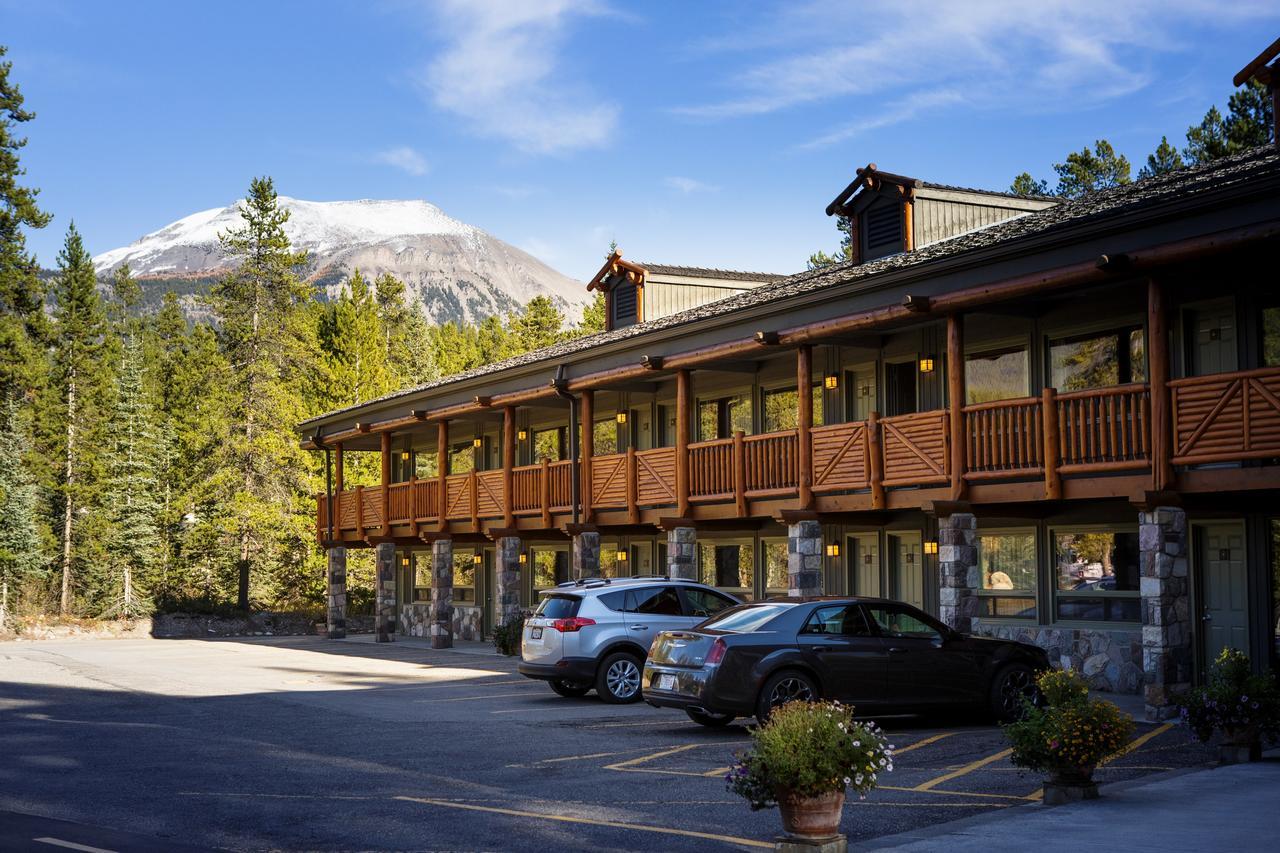 Mountaineer Lodge Lake Louise Exterior photo