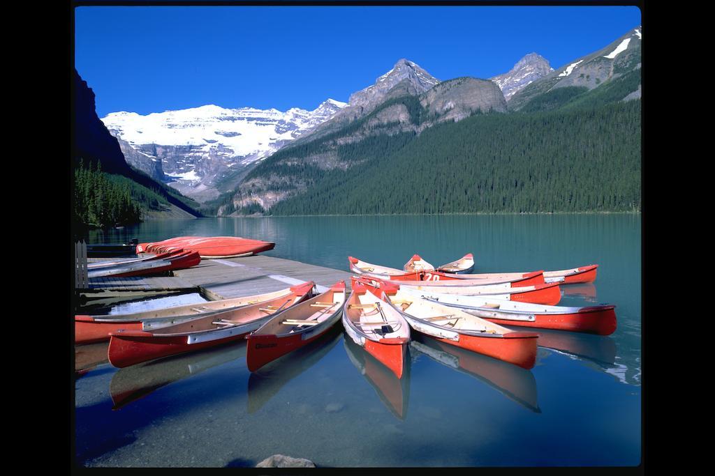 Mountaineer Lodge Lake Louise Exterior photo